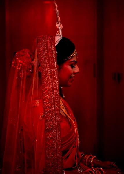 結婚式の写真家Koushik Chakraborty (t0u3yyk)。2022 3月17日の写真