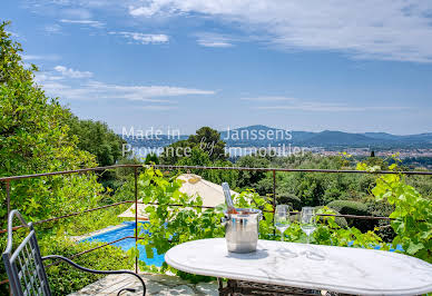 Villa avec piscine et terrasse 2