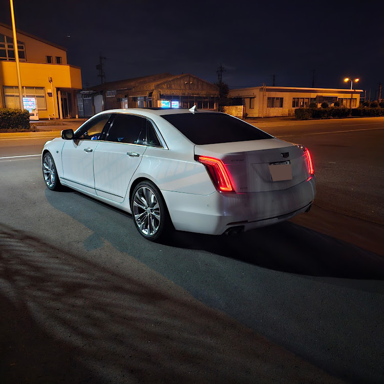 CT6の街灯の下の愛車・違法改造車取り締まり月間・キャデラックCT6に関するカスタム事例の投稿画像3枚目