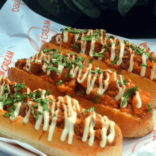 Chilli Paneer Hot Dog