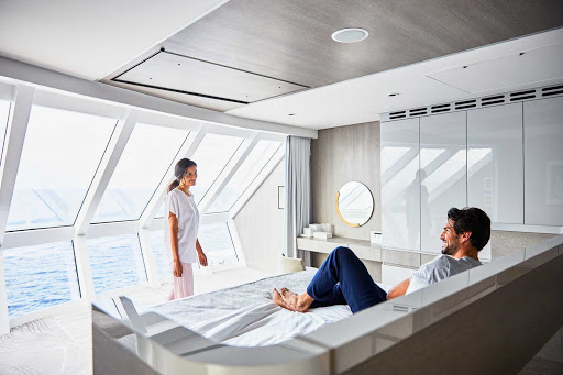 Celebrity-Edge-Iconic-Suite.jpg - With more than 2,500 square feet of indoor and outdoor space, Iconic Suites are the largest and most luxurious in the Celebrity fleet.