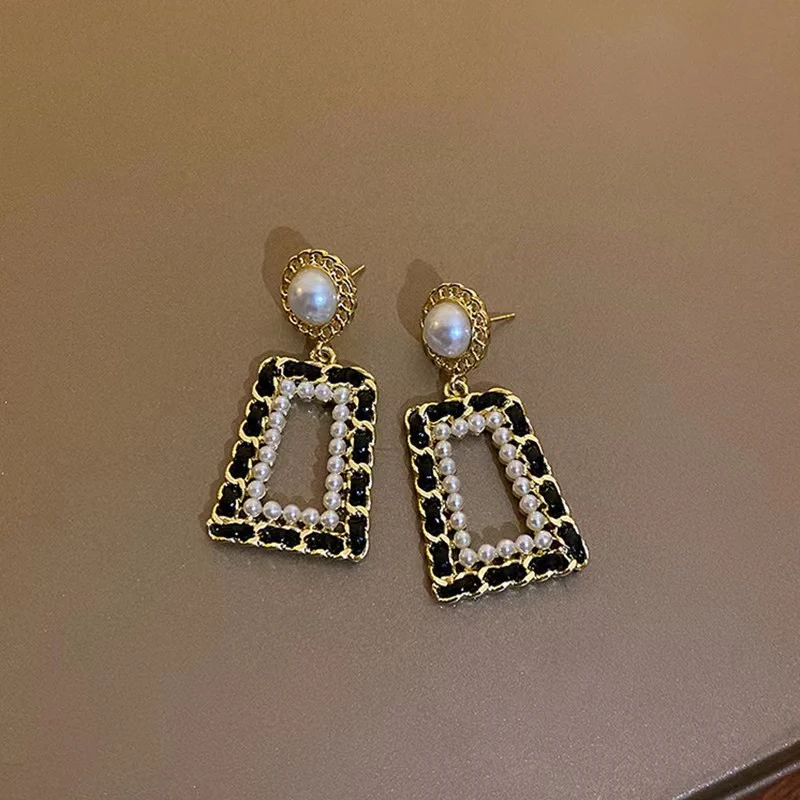 Women's Fashion Elegance Retro Pearl Geometric Exaggerated Earrings – Enhance your style with sophistication, vintage ch