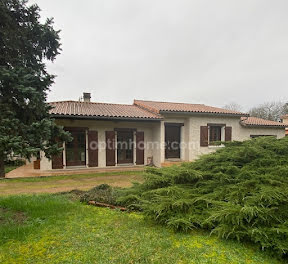 maison à Javerlhac-et-la-Chapelle-Saint-Robert (24)