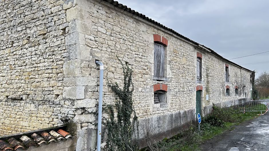 Vente maison 6 pièces 200 m² à Vérines (17540), 291 200 €