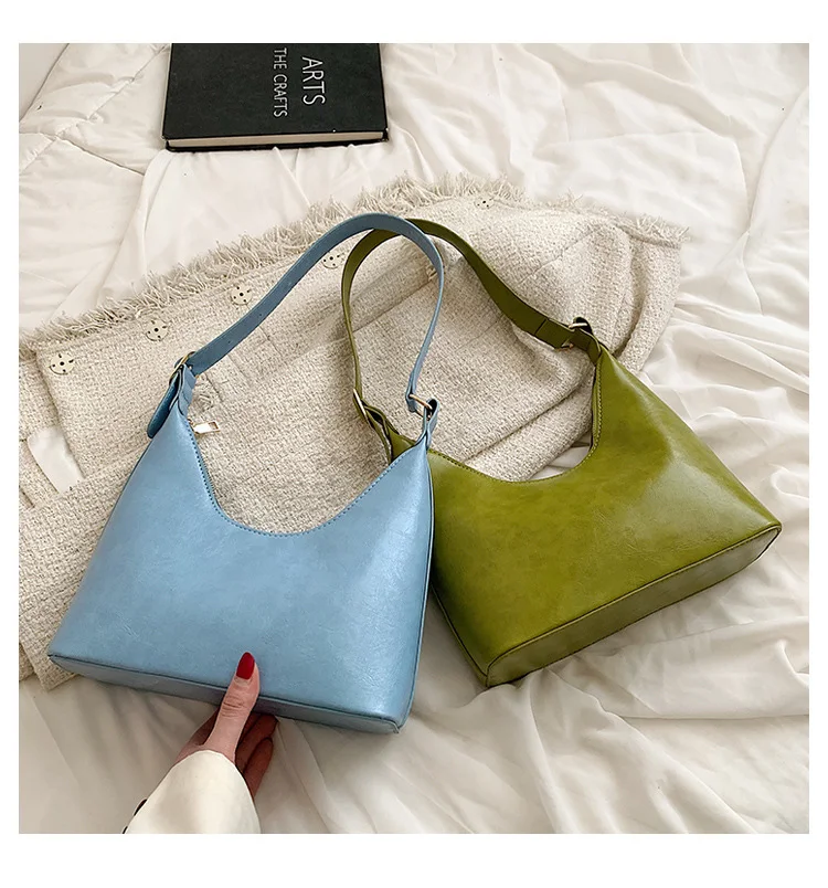 Sac à bandoulière femme en PU effet huile cirée, sac sous le bras tendance et pratique. Parfait pour un usage quotidien, élégant et spacieux.