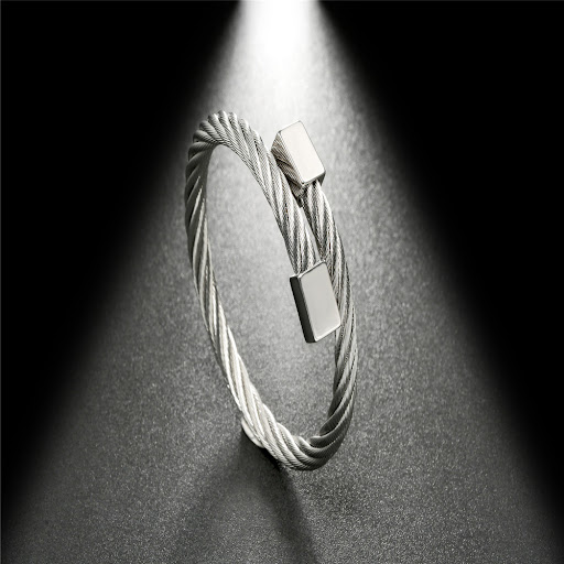 Title 3, Pulsera de Alambre