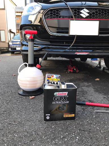 スイフト Zc83sのdiy エンジンオイル交換 オイルエレメント交換 カストロール 愛車紹介に関するカスタム メンテナンスの投稿画像 車のカスタム情報はcartune