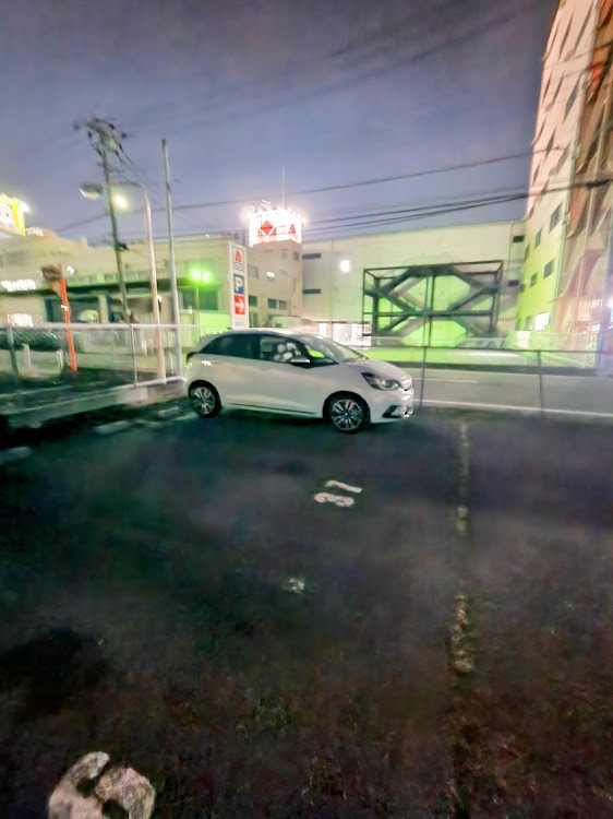 フィットの武蔵野フーズ所沢工場・自宅の駐車場に関するカスタム事例の投稿画像2枚目