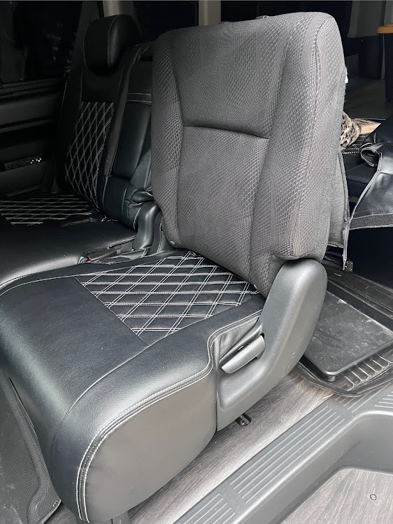 ハイエースの#シート交換・ノア ヴォクシー エスクァイア・車中泊・ハイエース200系に関するカスタム事例の投稿画像1枚目