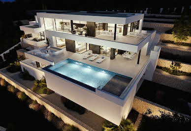 Villa with terrace 4