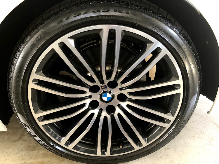 5シリーズ セダンのbmw・タイヤ清掃・休日の過ごし方に関するカスタム事例の投稿画像4枚目