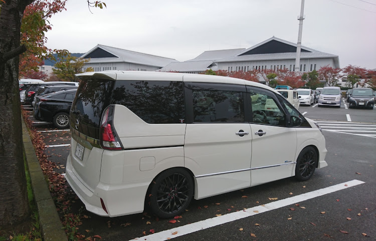セレナの武道館・剣道いいね〜・紅葉・チームローガン・福井は雨模様に関するカスタム事例の投稿画像1枚目