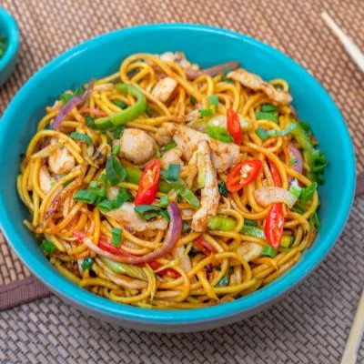 Chilli Garlic Noodles Chicken