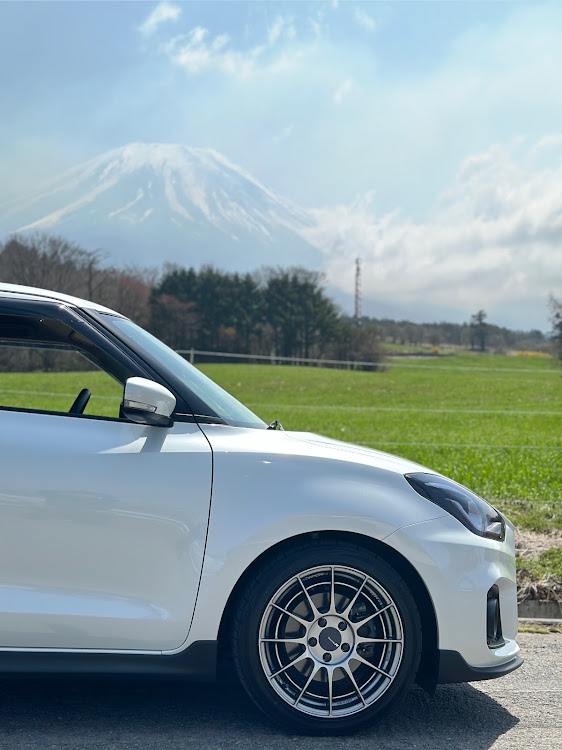 スイフトスポーツのZC33S・スイフトスポーツ・NT03RR・桜とコラボ・富士山とコラボに関するカスタム事例の投稿画像2枚目