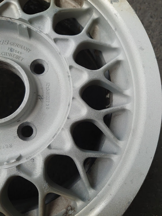 ミラのみんなでつくろうホイール図鑑・車が好きな人と繋がりたい・人生3セット目・こだわりの12インチに関するカスタム事例の投稿画像2枚目