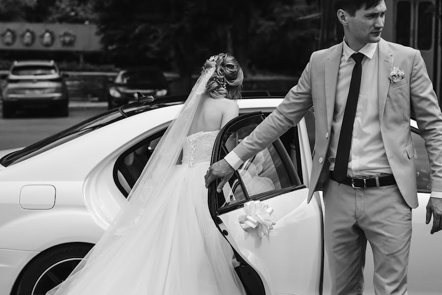 Wedding photographer Elena Strela (arrow). Photo of 18 September 2017