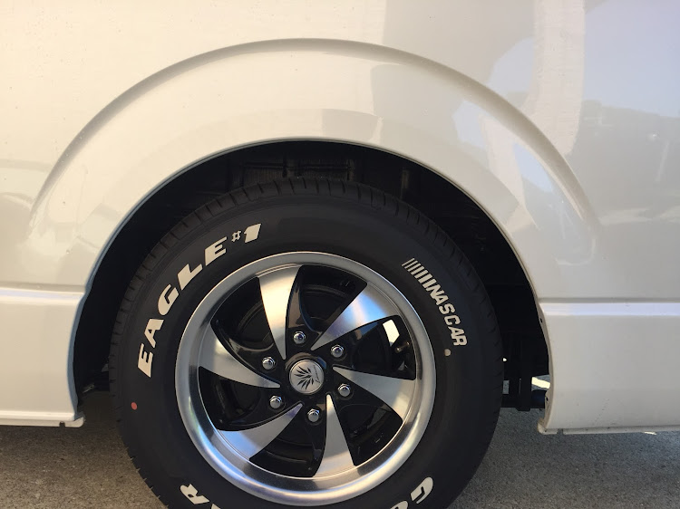 ハイエースのDIY・車高調整に関するカスタム事例の投稿画像3枚目