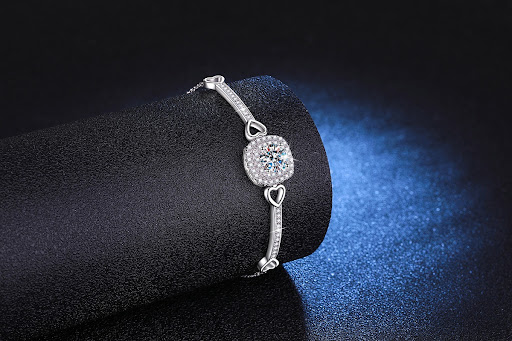 Title 1, Womens Sterling Silver Square Bag Bracelet, a ...
