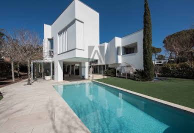 Villa with pool 2