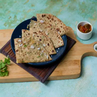 Aloo Pyaz Parantha With Pickle