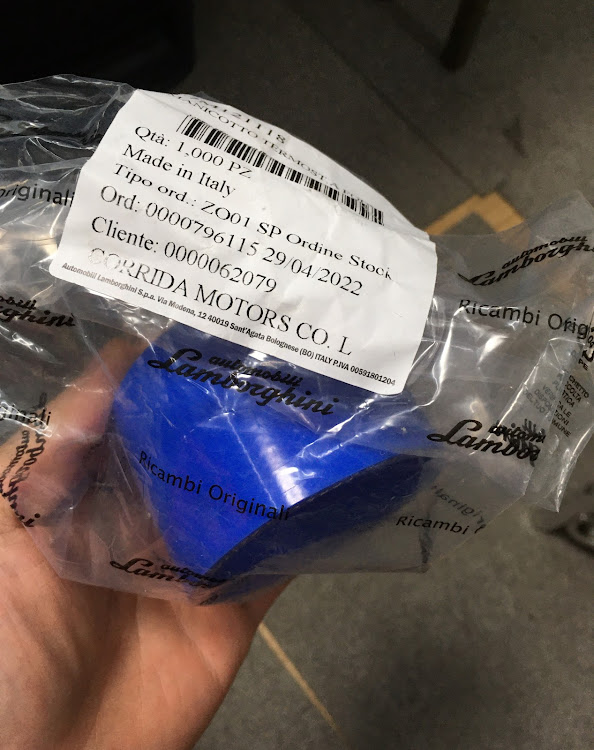 ムルシエラゴのオンボロギーニ・純正ホースが粗悪品・3万円をドブに捨てた気持ちに関するカスタム事例の投稿画像1枚目