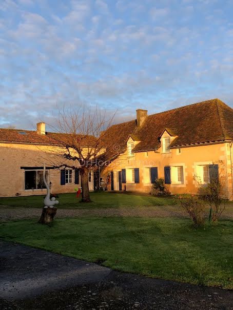 Vente maison 10 pièces 347 m² à Chauvigny (86300), 550 000 €