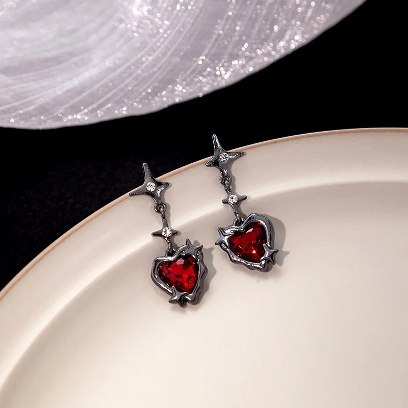 Brincos femininos de moda com diamantes em forma de coração e estrelas de oito pontas – Adicione brilho e elegância ao seu visual.