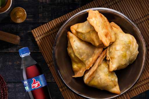 Chicken Samosa [6pcs] + Thums Up [ 250 Ml]