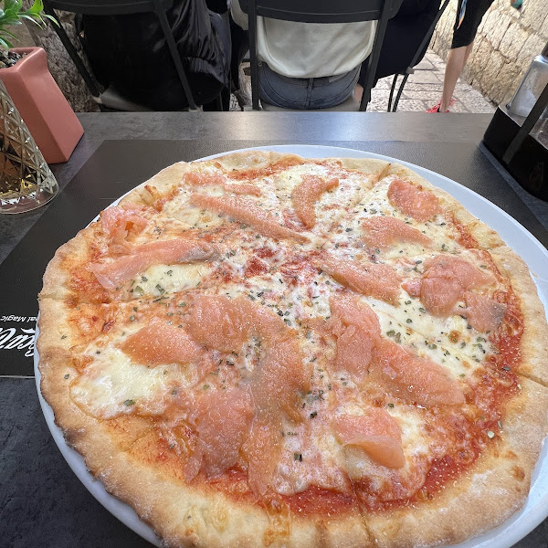 Soled Salmon Pizza.