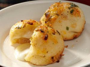 Cheese-Filled Garlic Rolls