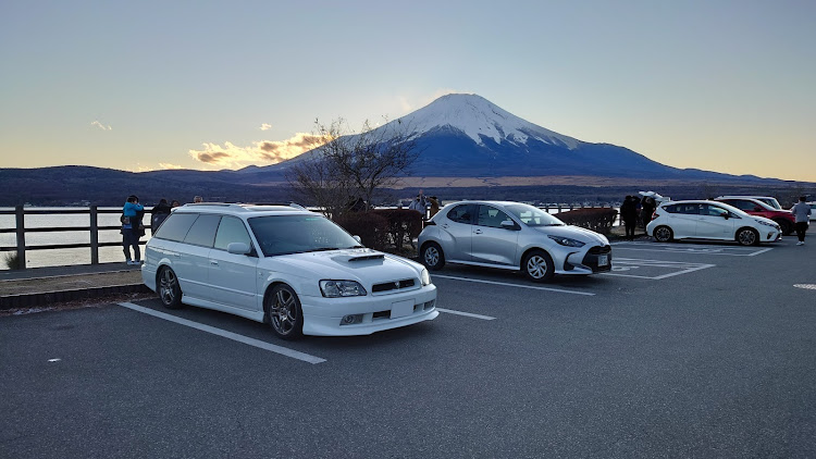 レガシィツーリングワゴンの富士山と愛車・ドライブ・景色+車・山中湖・雪に関するカスタム事例の投稿画像3枚目