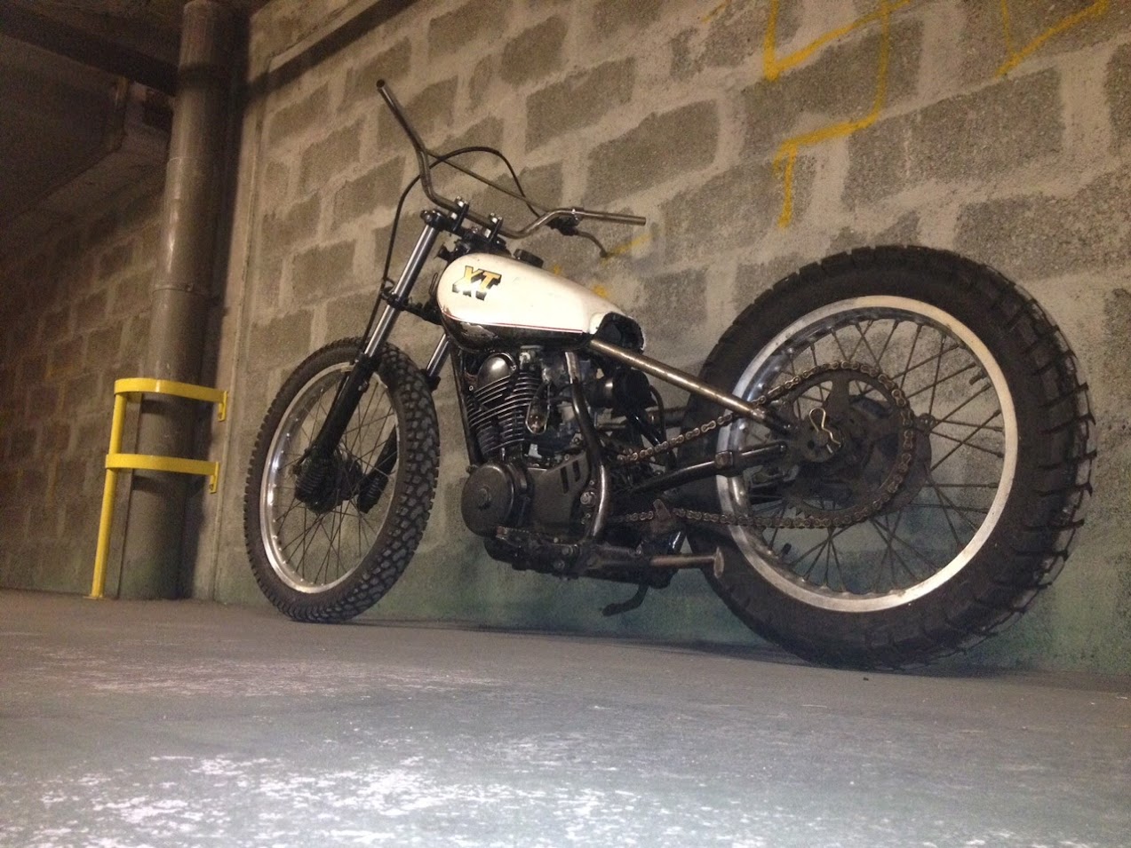 Xt 250 Projet Bobber  VzSxd_5Q3qPlgS6bz3DsQh-E4FayCUDq2J1uzsFCsQ=w1274-h955-no