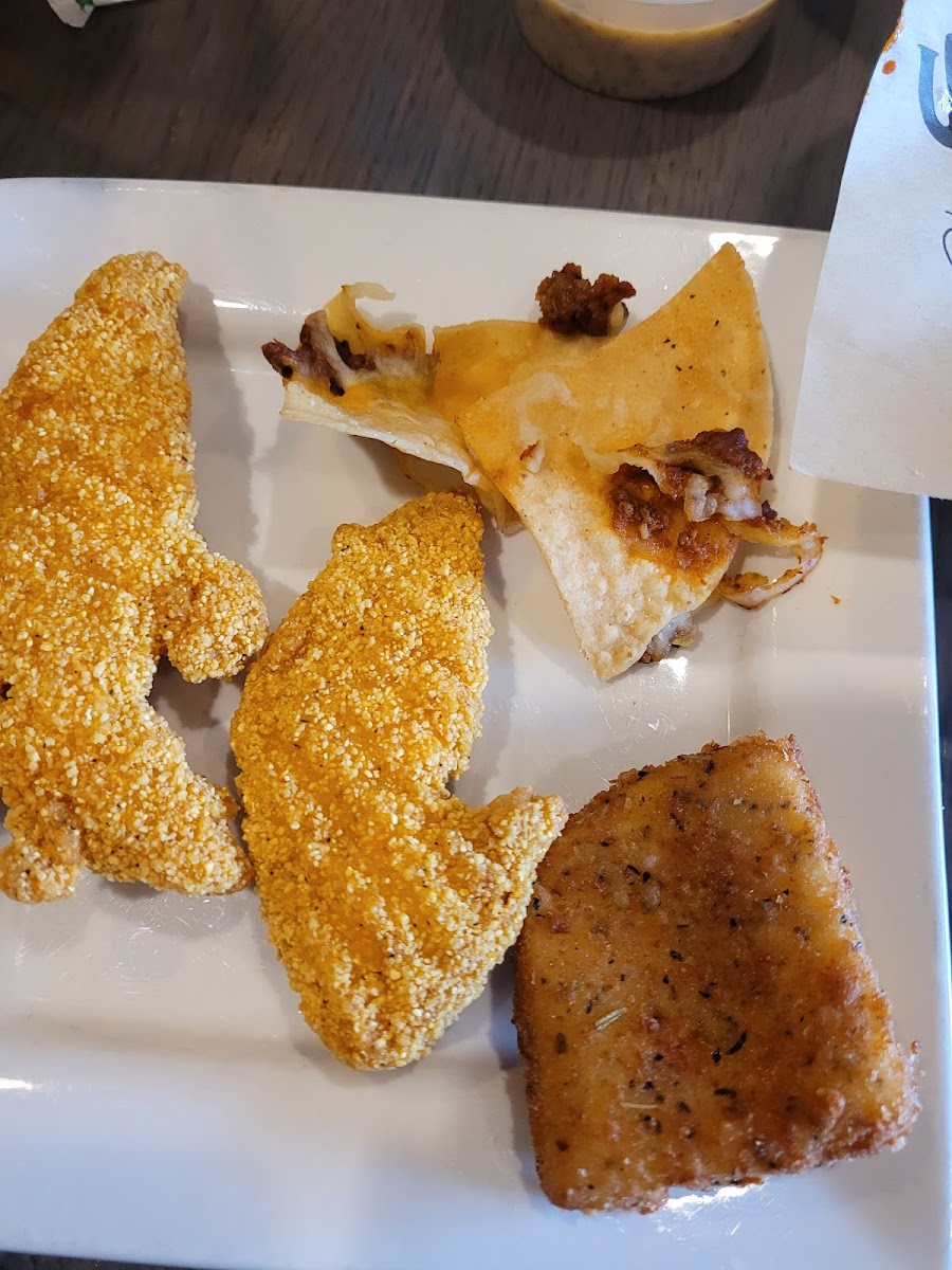 Chicken strips, val's nacos, and luna di fromaggio