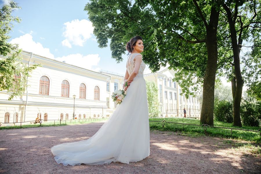 Jurufoto perkahwinan Irina Selezneva (remeslove). Foto pada 8 Ogos 2018