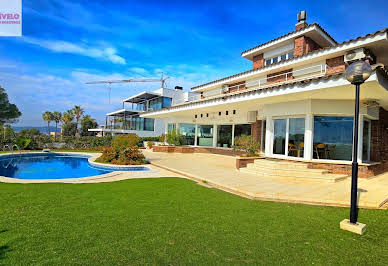 Villa with pool and terrace 10