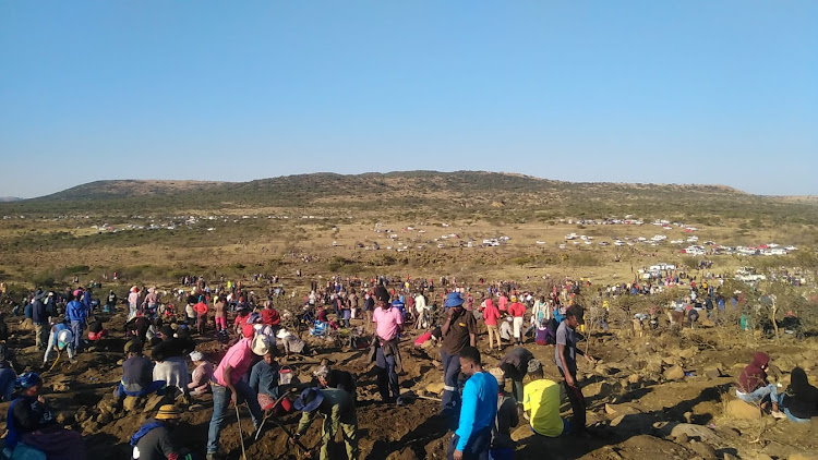 Hordes of people turned out to claim their share of minerals found in the ground in KwaHlathi, near Ladysmith in KZN.