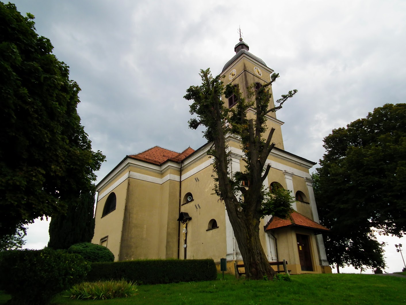 Kapelski vrh - Cerkev svete Marije Magdalene (Szent Mária Magdolna rk. templom)