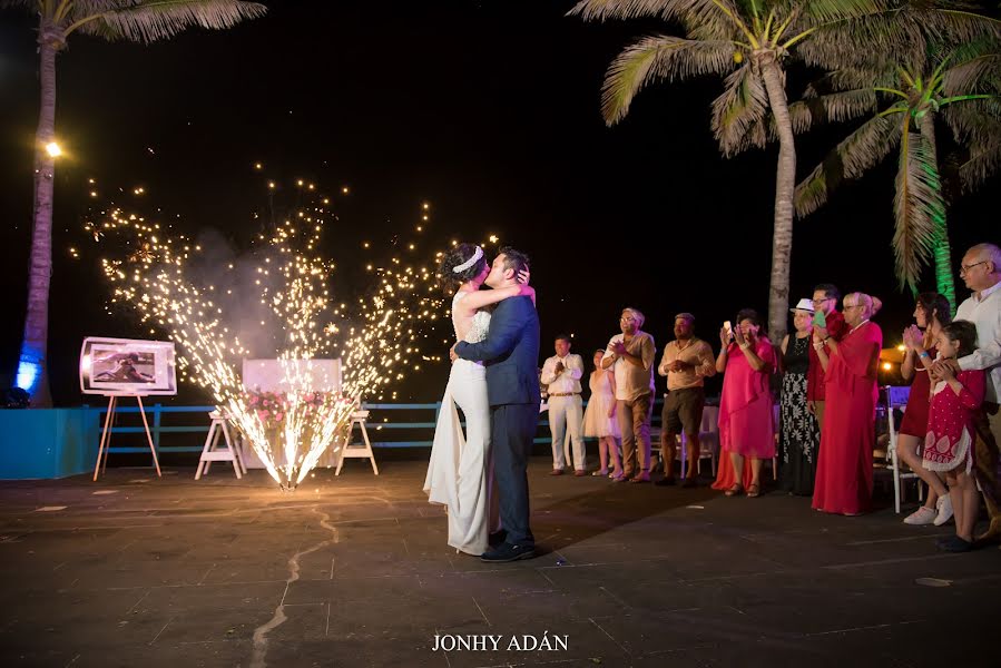 Wedding photographer Jonhy Adán (jonhyadan). Photo of 26 January 2018