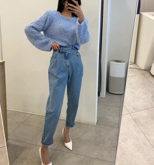 Jean décontracté ample à boucle irrégulière taille haute rétro. Confort, style et look tendance pour un confort optimal au quotidien.