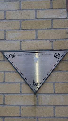 Con Club  Plaque 