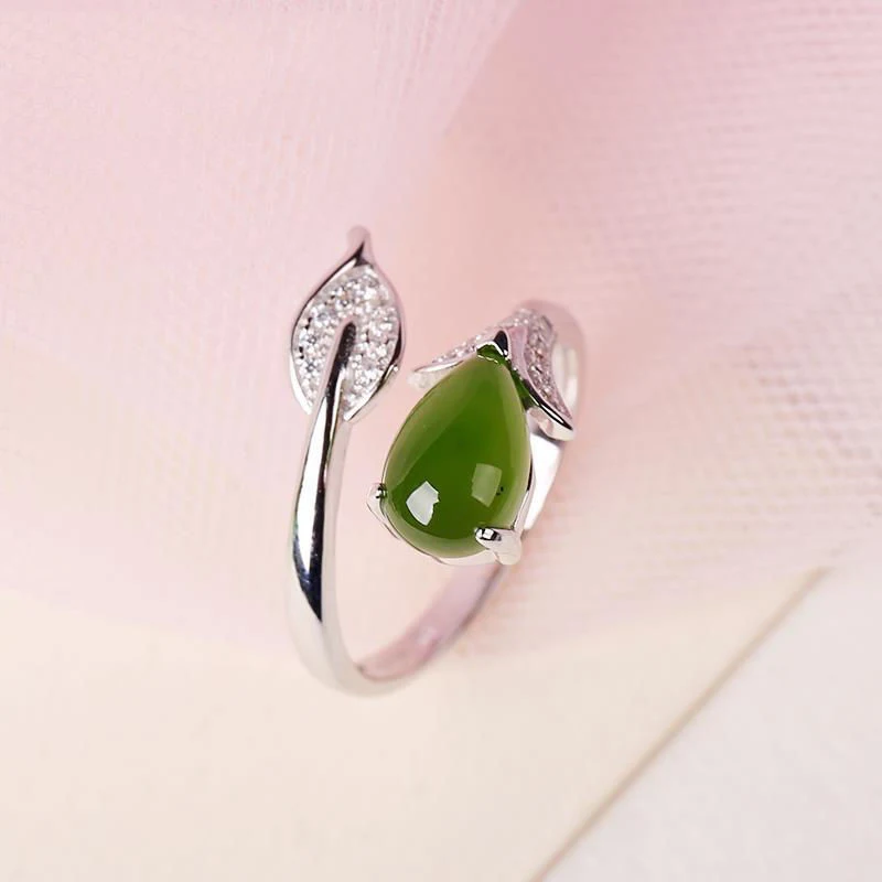 Blad- en waterdruppel fashion ring. Natuurlijke elegantie voor een verfijnde look en een frisse touch. Perfect voor elke gelegenheid.