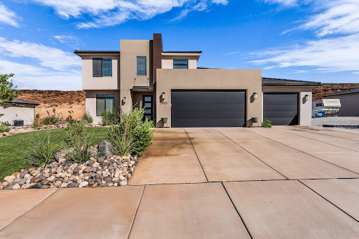 Prestige house for sale in St. George (United States) - Modern house with double garage