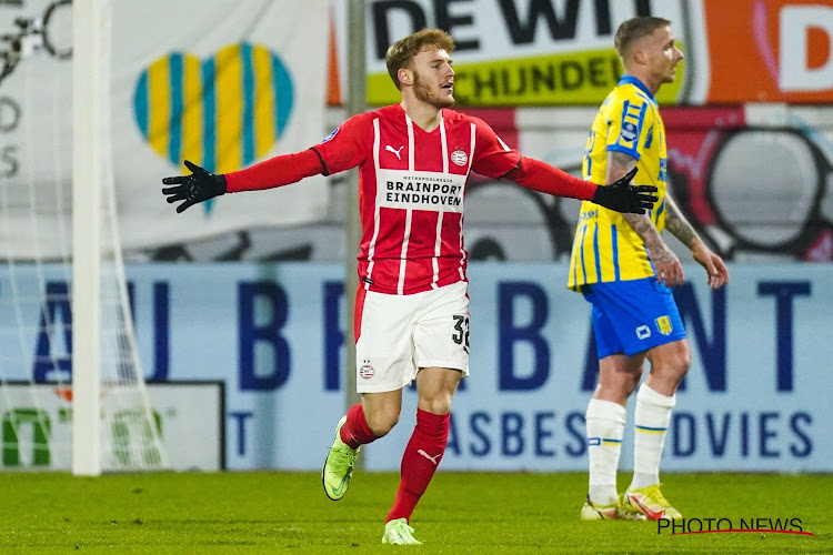 🎥 Yorbe Vertessen zet PSV Eindhoven met twee goals weer op kop van de Eredivisie