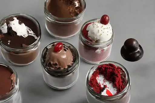 Red Velvet & Chocolate Ice Cream Jar Cake [350 Grams]
