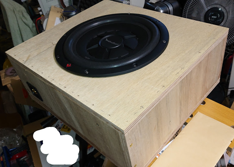 カローラフィールダーのサブウーハー交換・ロックフォードプライム・ALPINE・ウーハーボックス自作に関するカスタム事例の投稿画像5枚目