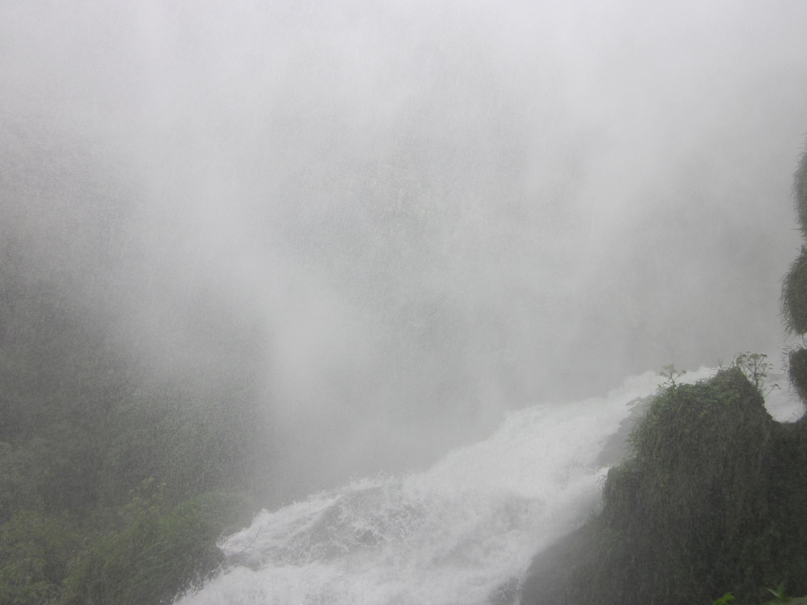 Foschia tra le cascate di emanuela_dolci