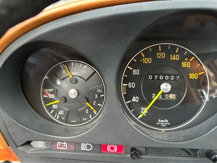 SLCの詐欺にご注意を！・W107・450SLC・ヒーターバルブ交換・ヒーターコア洗浄に関するカスタム事例の投稿画像8枚目