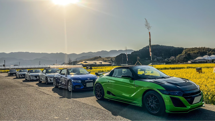 S660の菜の花畑・菜の花と愛車・オフ会・花粉まみれ・今までに所有した車でNo.1は？に関するカスタム事例の投稿画像1枚目