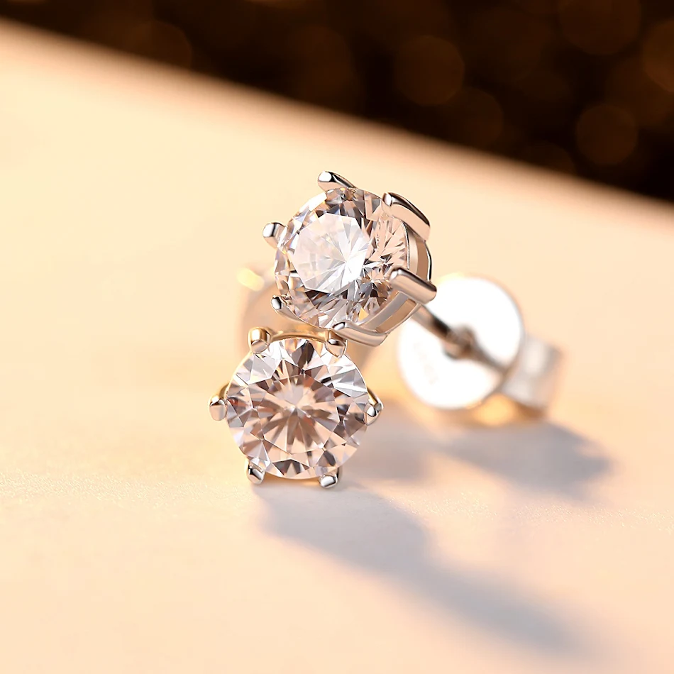 Boucles d'oreilles en argent S925 cœurs et flèches en zircon. Élégance scintillante. Cadeau parfait pour femme. Bijoux fins.