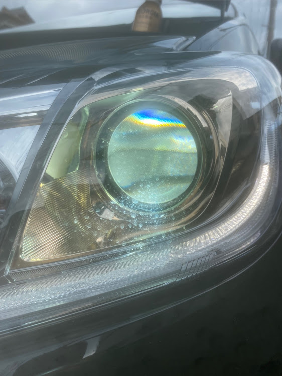 プリウスのDIY交換・IPF HID・カスタムは自己満足・KNM   PRIUS  Familyに関するカスタム事例の投稿画像6枚目